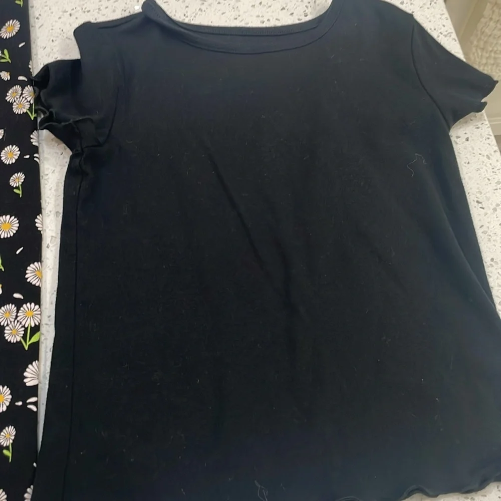 Cat & Jack tee and leggings outfits size small